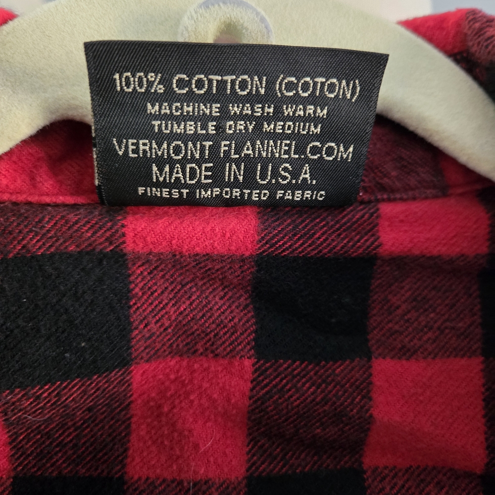 Men's Red and Black Buffalo Plaid Button Down Vermont Flannel Shirt Size Small - Picture 4 of 4